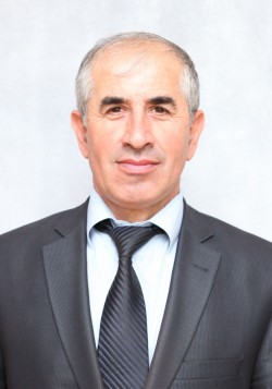 Гаджимурадов Салих Яменович - зам. гл.администрации МО Докуз.JPG